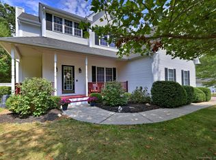 8 Waterhouse Ln, Groton, CT 06355