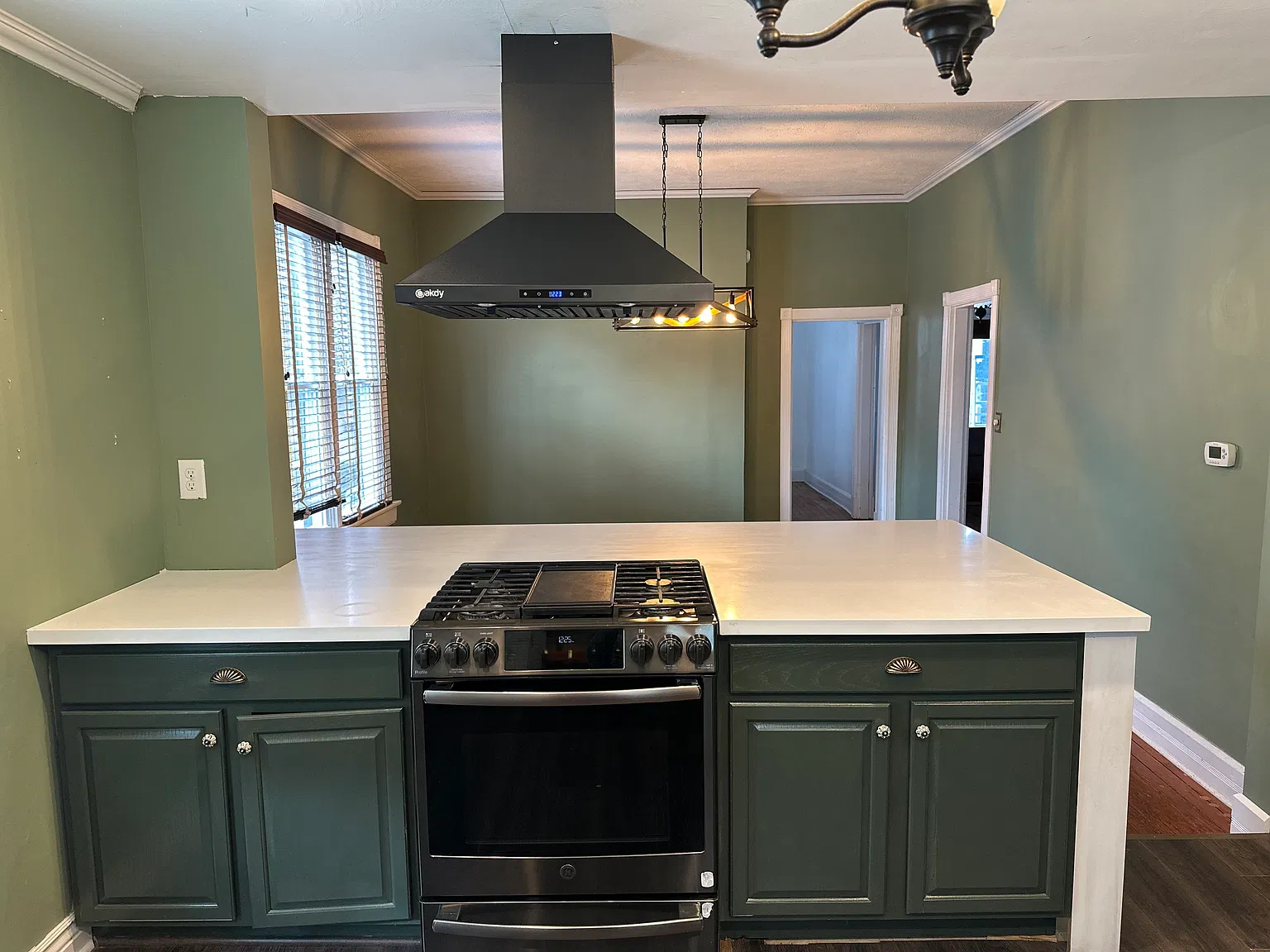 4 bed, 2.5 bath, 2256 sqft, $2,500 — Photo 3