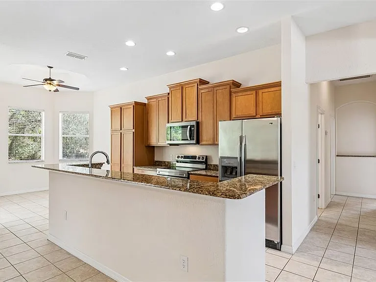 37 Greenpark Blvd — Photo 21