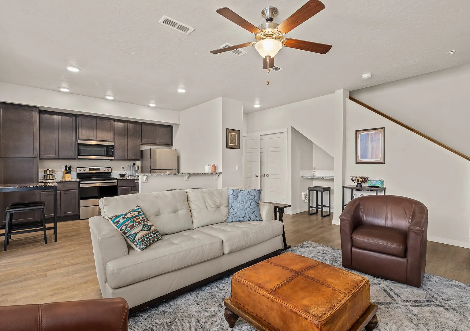 Beautiful Home in Garden City! — Photo 1
