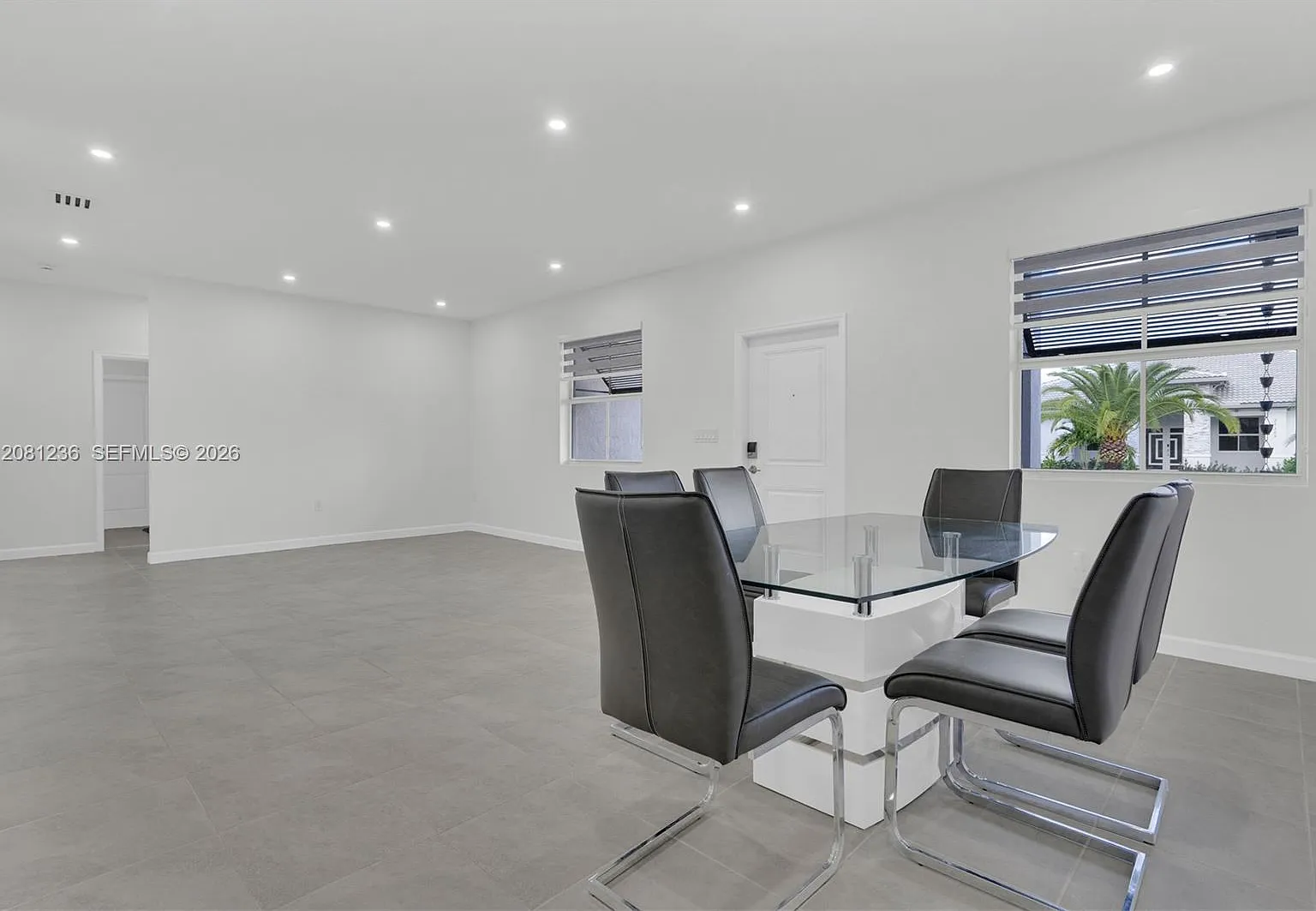 4 bed, 2412 sqft, $4,300 — Photo 4