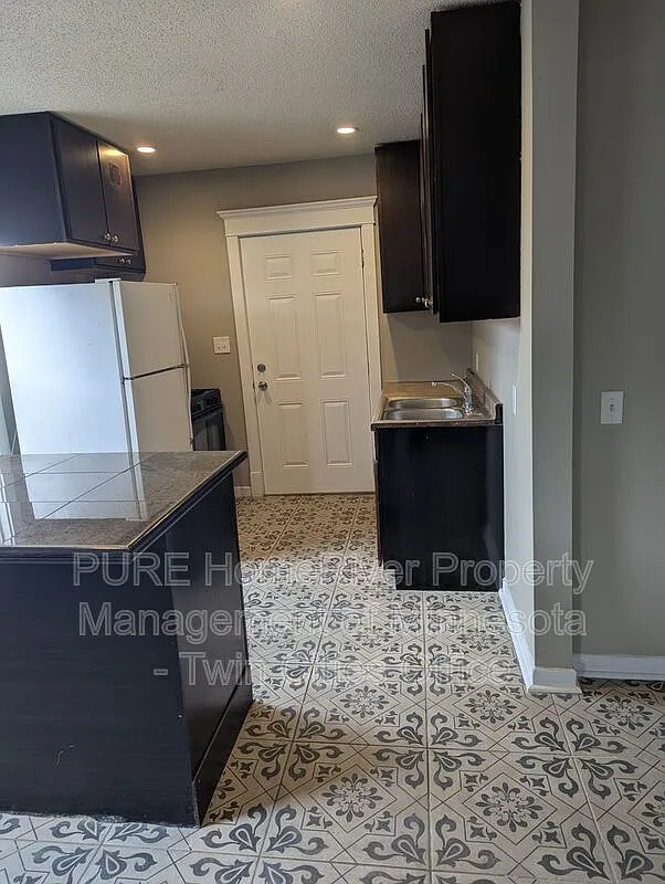 3 bed, 1.0 bath, $1,699 — Photo 3