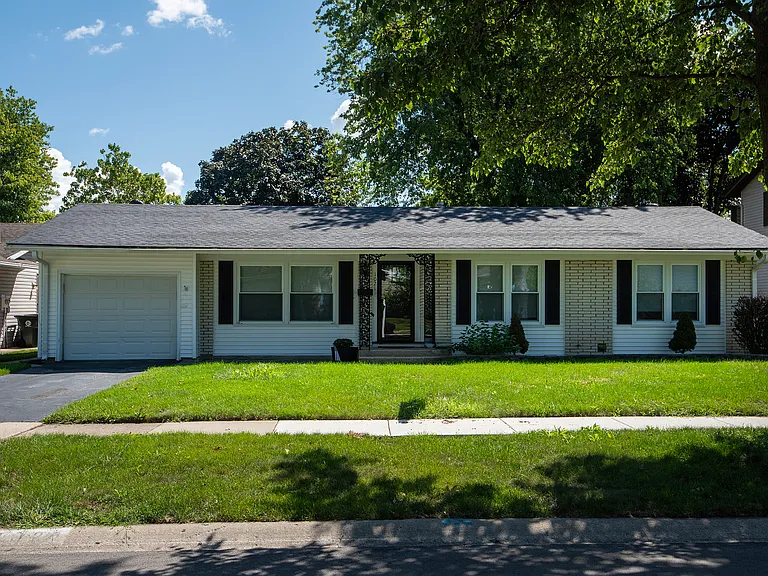 1021 Lonsdale Rd — Photo 1