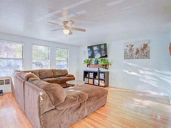 4th image of 520 W 6th Street #19