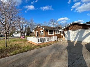 724 W River St, Monticello, MN 55362