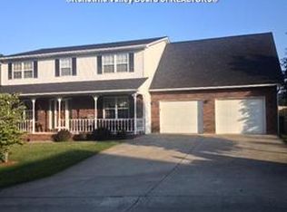 607 Steeple Chase Dr, Hurricane, WV 25526