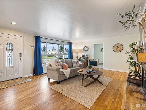 4th image of 4027 E C Street