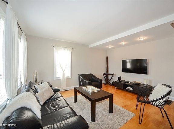 3rd image of 3832 N Oconto Ave