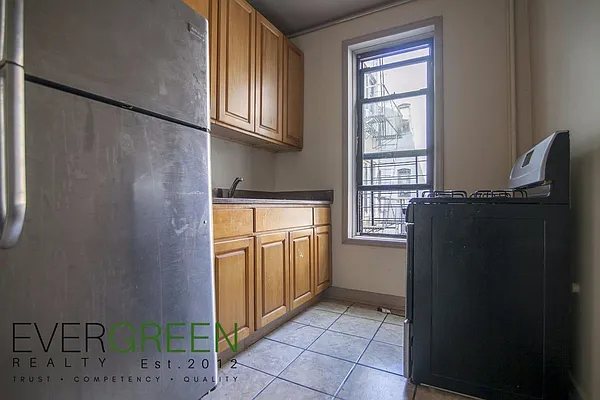 Rented by Evergreen Apartments BK | media 29