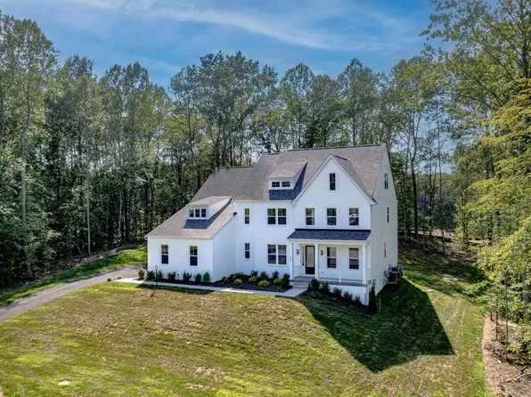 8701 Maple Springs Pl, Nokesville, VA 20181