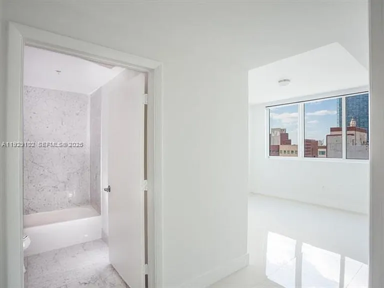 244 Biscayne Blvd #2402 — Photo 12