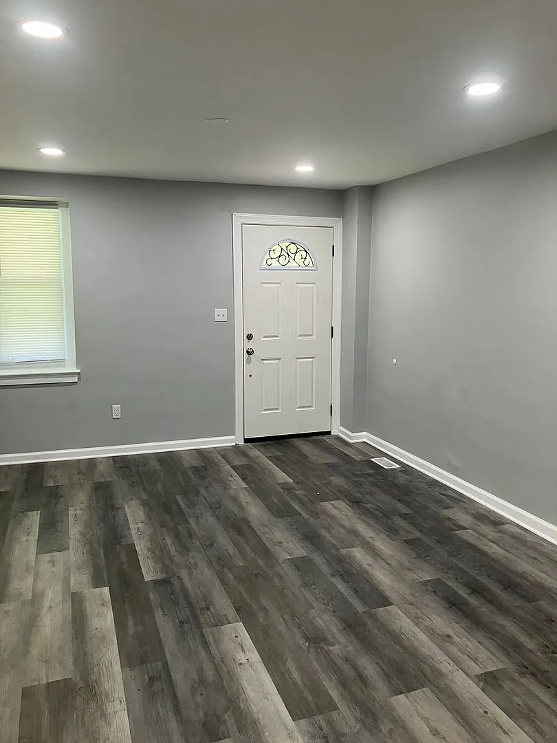 Beautifully Updated 2-Bedroom Home with Central A/C & Off-Street Parking Baltimore, MD — Photo 4
