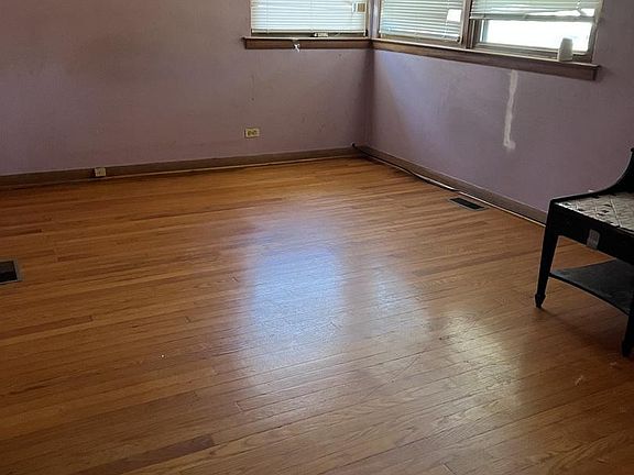 3rd image of 9536 S Meade Ave