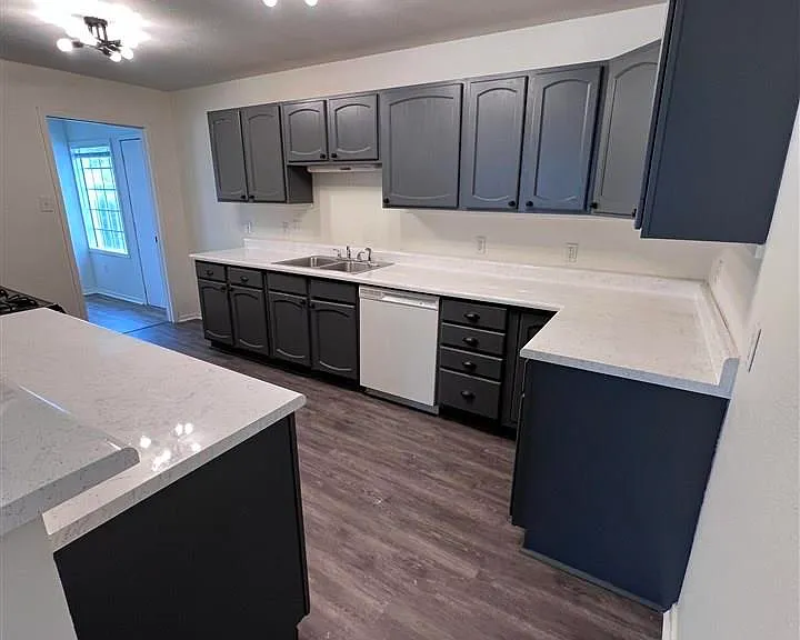 1812 McGregor Ave — Photo 4