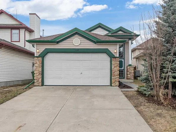 144 E Mount Apex Grn SE, Calgary, AB T2Z 2V5