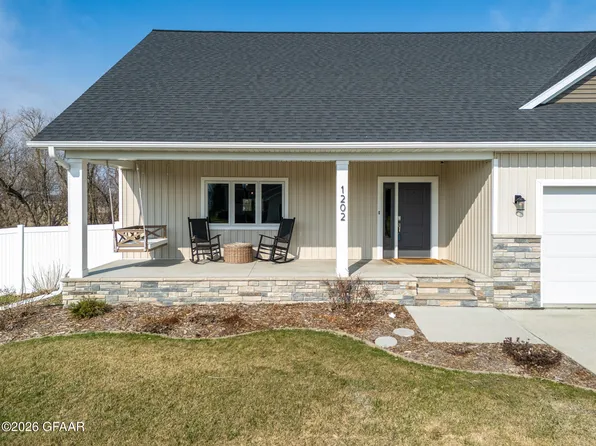 1202 17th Ave SE, East Grand Forks, MN 56721