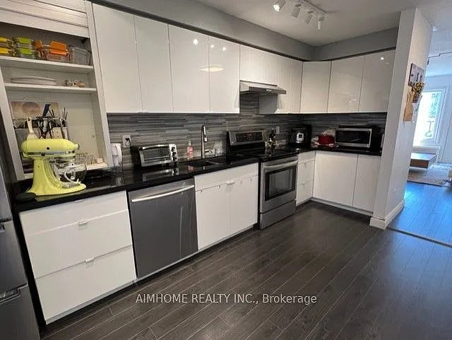 9013 Yonge St — Photo 8