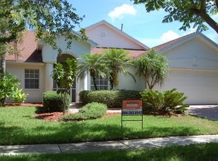 1039 Mainsail Dr, Tarpon Springs, FL 34689