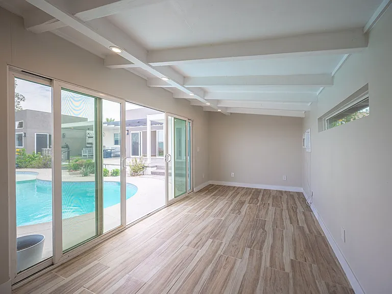 330 E Country Club Dr — Photo 23