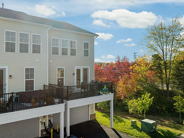 6746 Upland Manor Dr — Photo 17