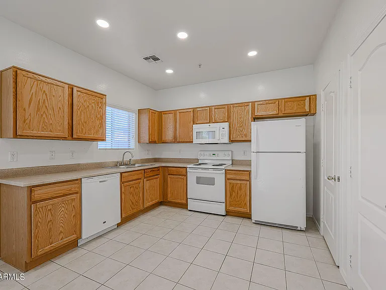 8940 W Olive Ave #70 — Photo 13