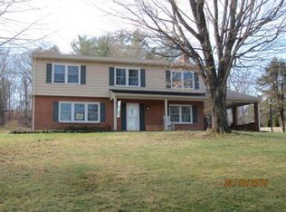 3118 Clearview Dr, Roanoke, VA 24018