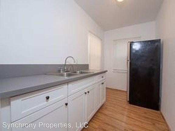 4th image of 545 Linden Ave #9