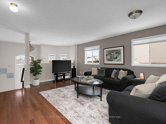 3rd image of 114 Mapleton Ave