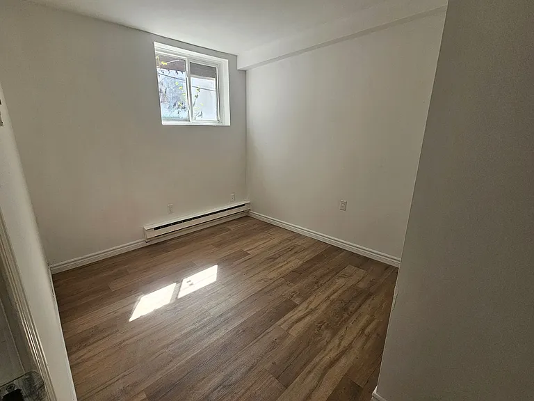 10 Ivy Ave #2 — Photo 9