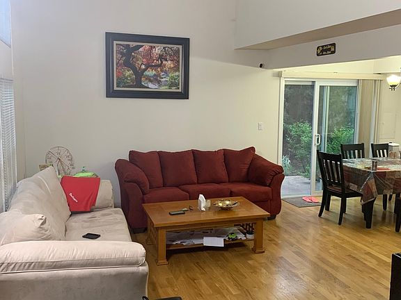 4th image of 265 Acorn Dr