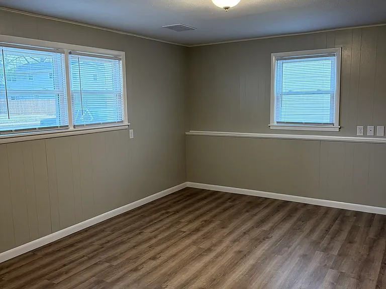 1680 N Oakcrest Ave — Photo 15