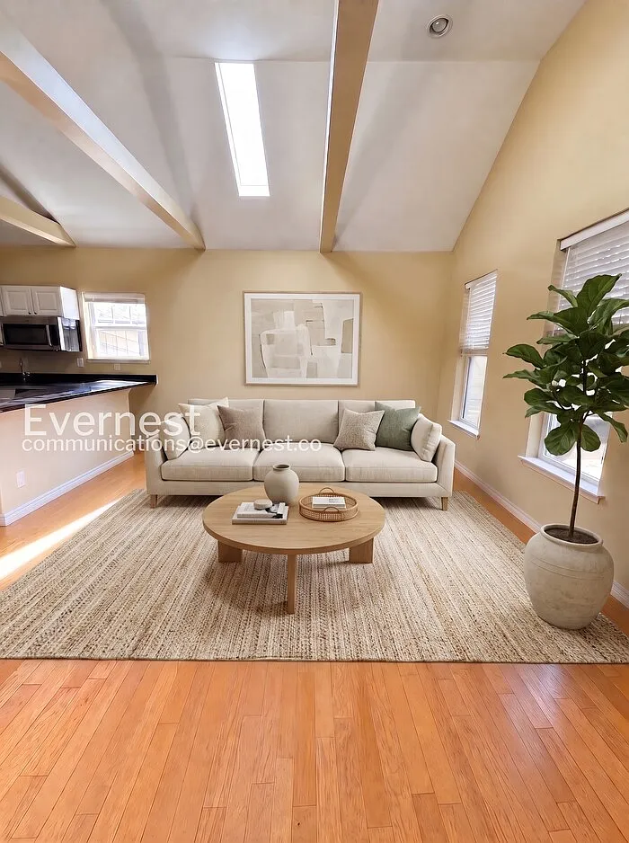3 bed, 2.0 bath, 2500 sqft, $3,400 — Photo 1
