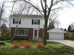 8331 N Greenvale Rd, Fox Pt, WI 53217