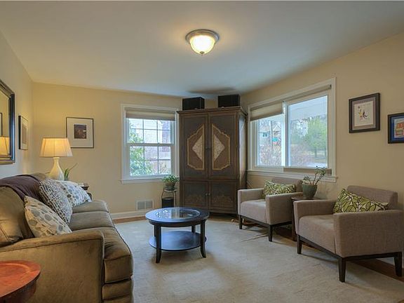 2nd image of 402 Landsdowne St
