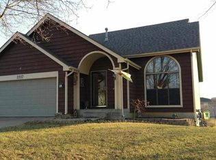 2337 SE Crestwater Dr, Topeka, KS 66605
