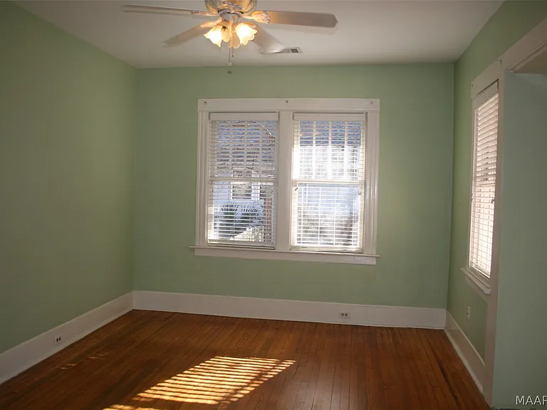 917 Park Ave — Photo 8