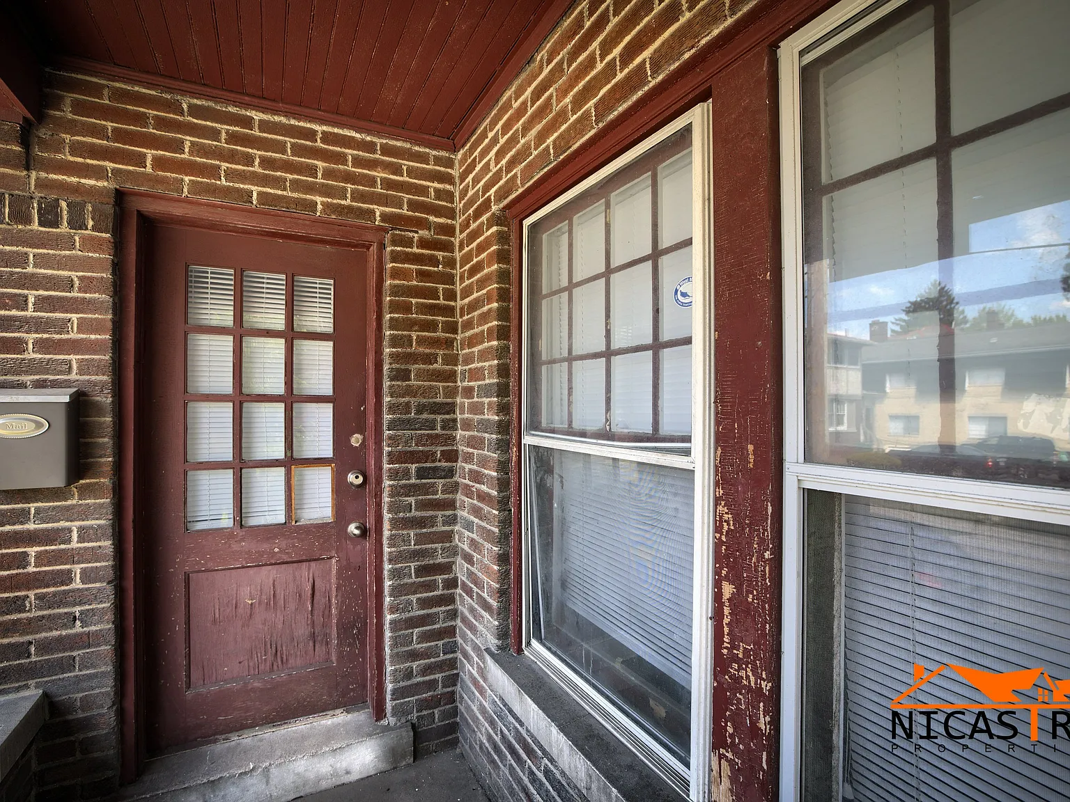 3 bed, 1052 sqft, $2,397 — Photo 3