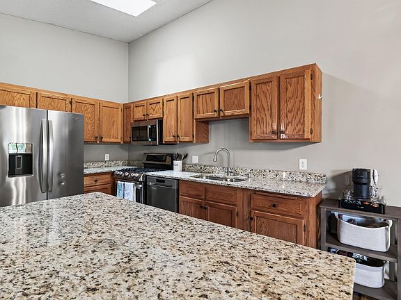 3rd image of 6865 Romeo Rd