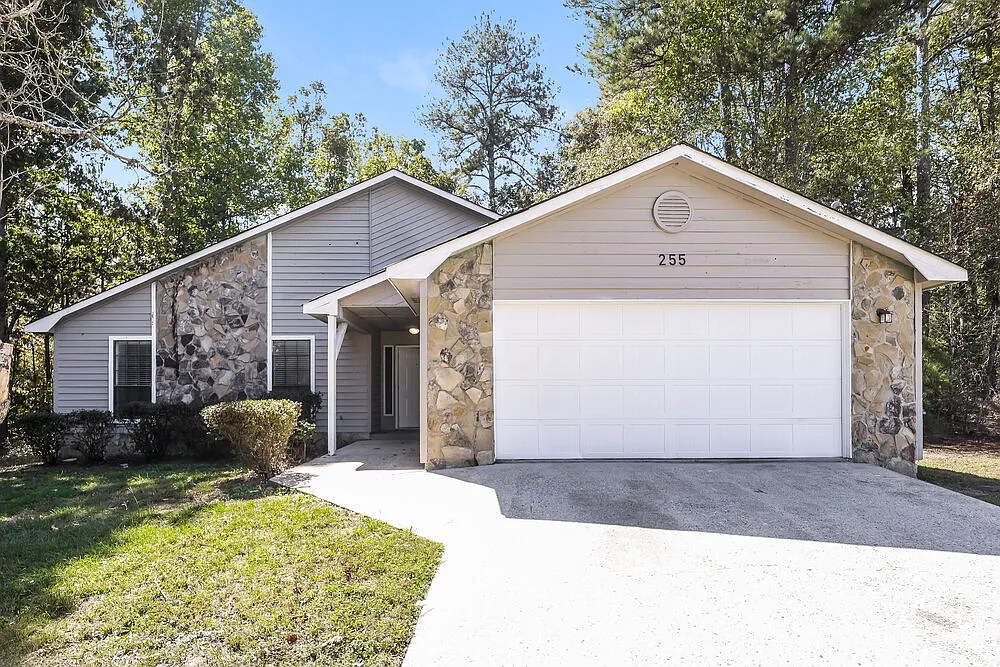 3 bed, 2.0 bath, 1694 sqft, $2,490 — Photo 1