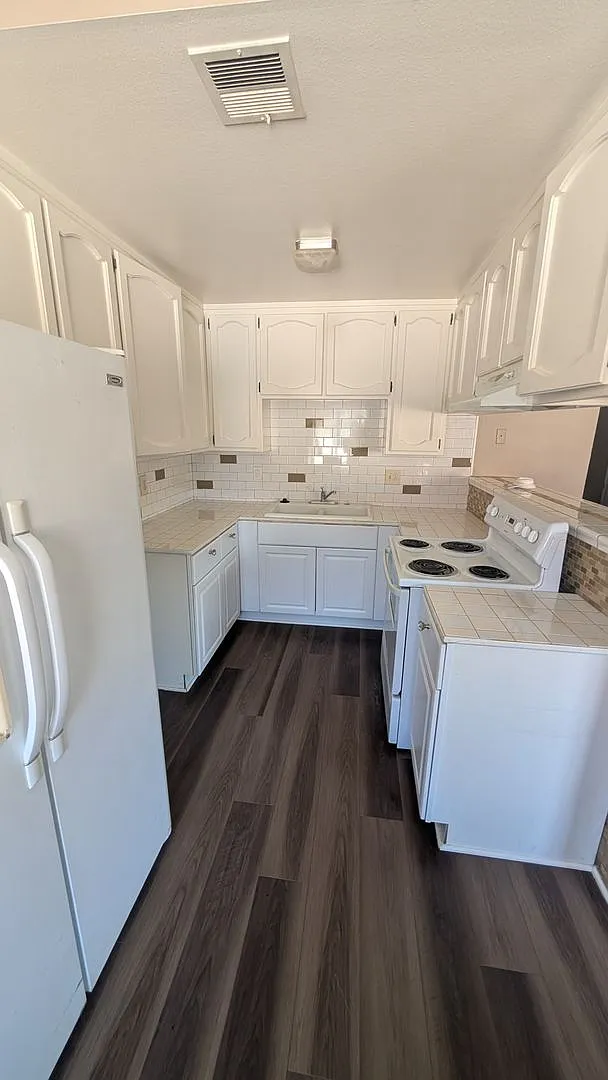 Palo Alto Apts — Photo 2
