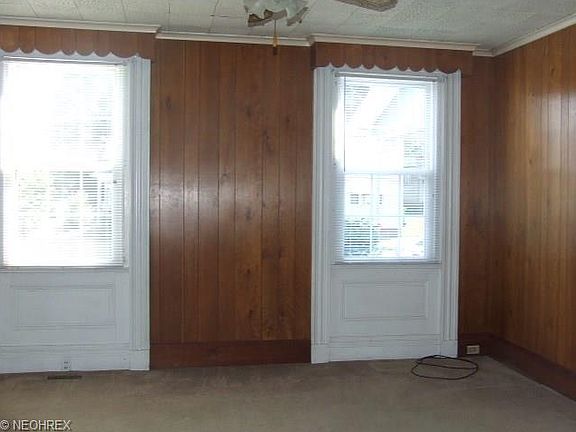 4th image of 128 E 1st St