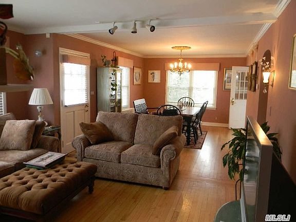 5th image of 128 Lawrence Ave