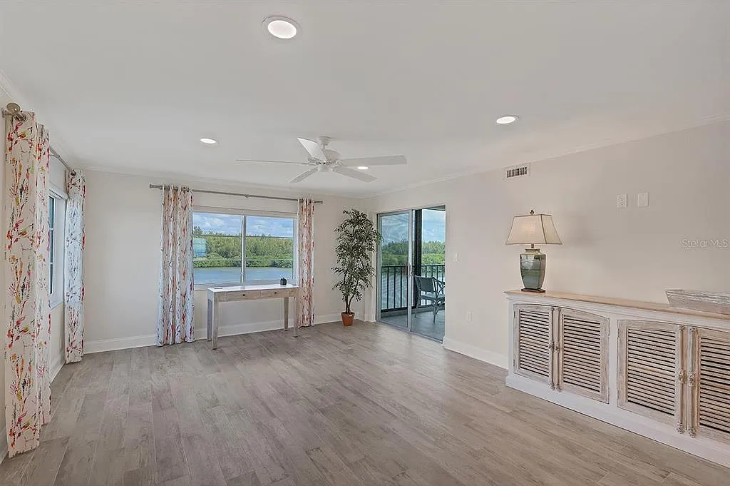 2 bed, 2.0 bath, 1380 sqft, $5,000 — Photo 3