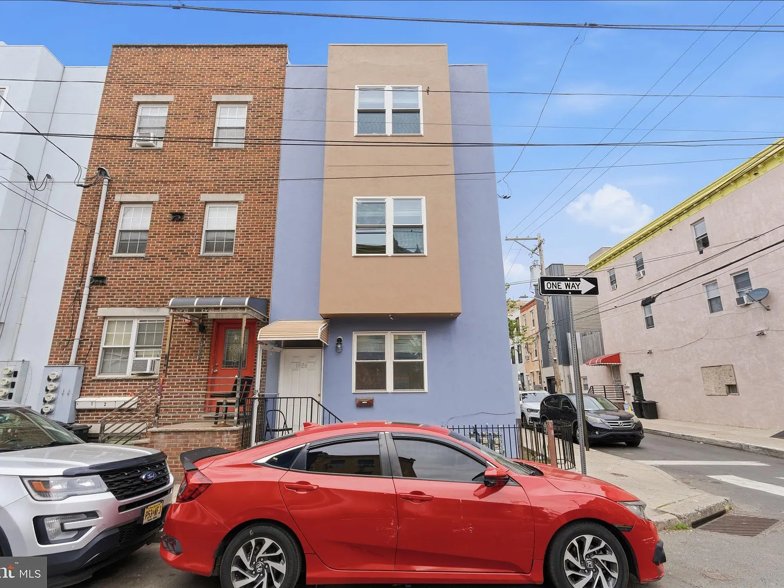 3 bed, 1100 sqft, $1,900 — Photo 1