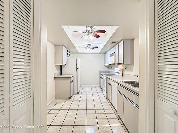 5th image of 105 La Costa St #6