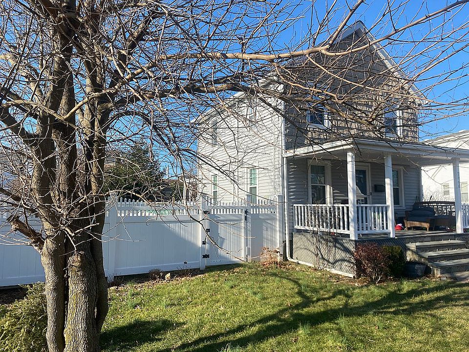 2nd image of 2860 Beverly Rd