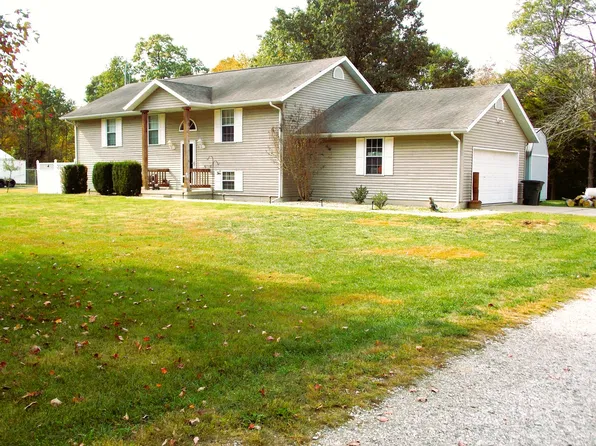 658 Deerfield Rd, Walnut Hill, IL 62893