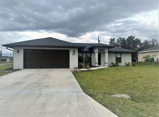 859 NE 6th Pl, Cape Coral, FL 33909