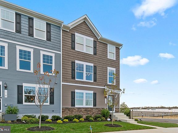 3rd image of 360 Anthem St