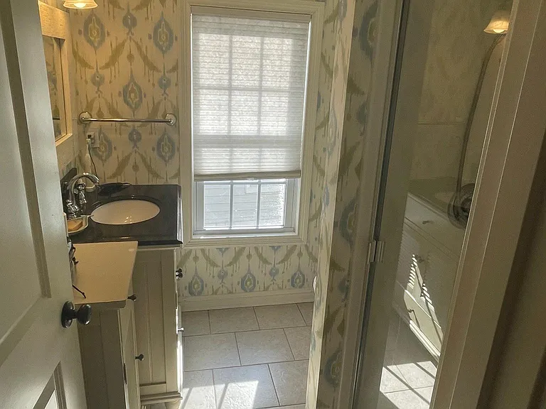 1303 Morton Ave — Photo 21
